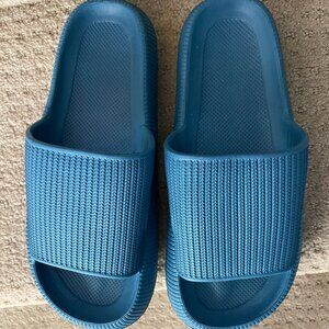 Sandal/slides. Size 40-41 (9-10 women's)